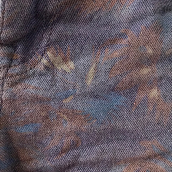 Women’s Shorts - Picture 3 of 3